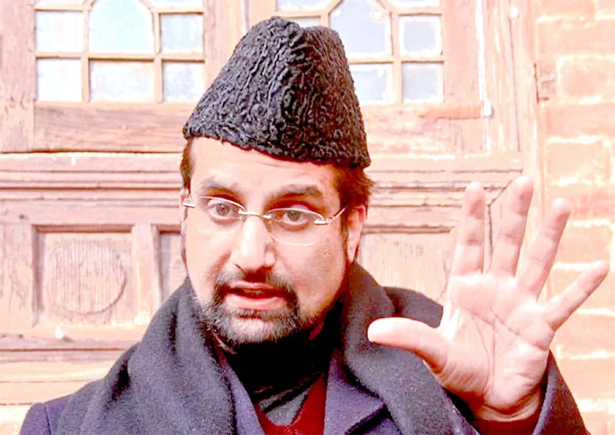 Hurriyat chief Mirwaiz Umar Farooq under house arrest, barred from visiting mosque for Friday prayers